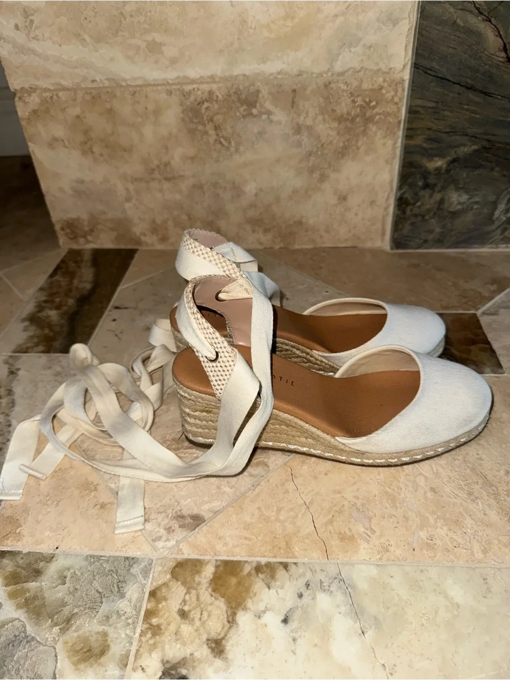 Kelly & Katie Goldie Espadrille Wedge Sandals 8.5 Ivory Lace Up Ankle Tie